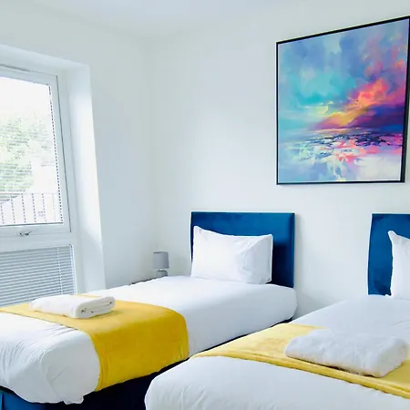 Hideaway House, Sleeps 9, With Parking Bristol