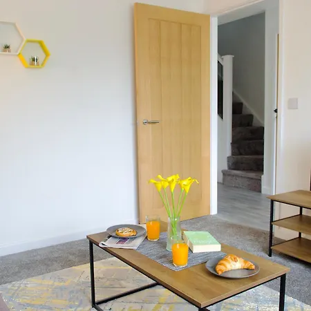 Hideaway House, Sleeps 9, With Parking *