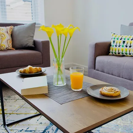 Hideaway House, Sleeps 9, With Parking *