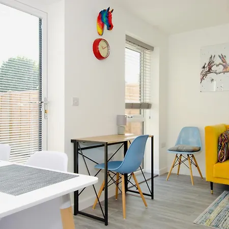 Hideaway House, Sleeps 9, With Parking Σπίτι διακοπών *