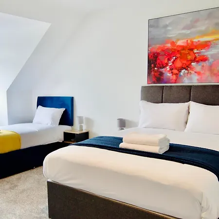 Дом отдыха Hideaway House, Sleeps 9, With Parking