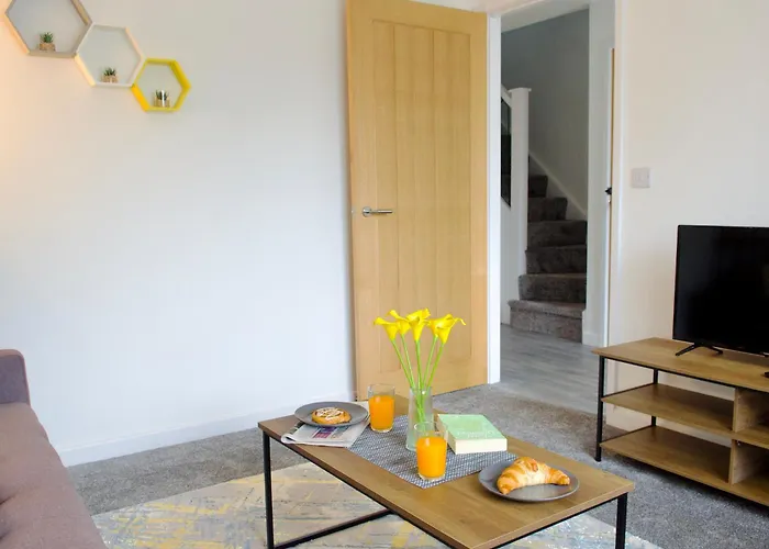 Hideaway House, Sleeps 9, With Parking *