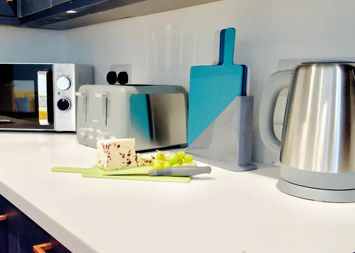 Hideaway House, Sleeps 9, With Parking