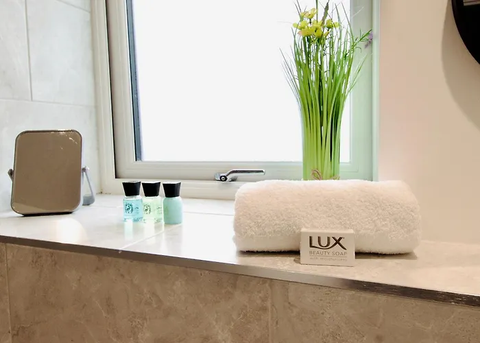 Hideaway House, Sleeps 9, With Parking Nyaraló Bristol