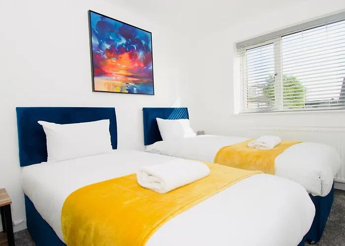 Hideaway House, Sleeps 9, With Parking Nyaraló