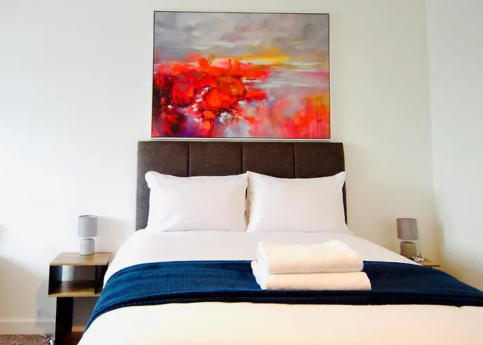 Hideaway House, Sleeps 9, With Parking *