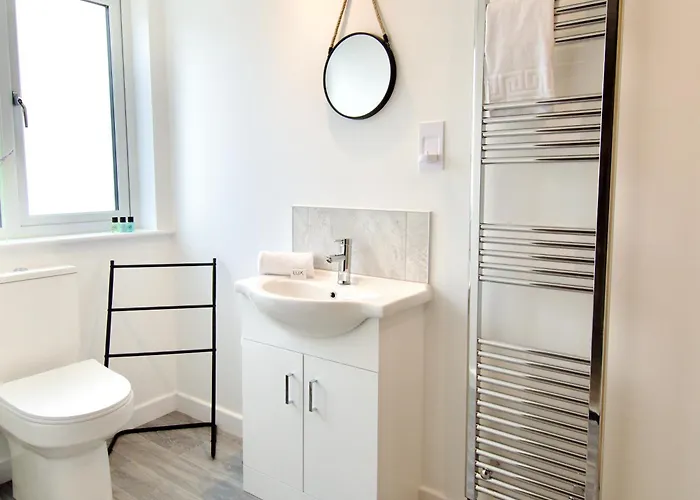 Hideaway House, Sleeps 9, With Parking