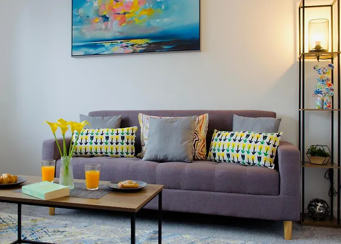 Hideaway House, Sleeps 9, With Parking Nyaraló