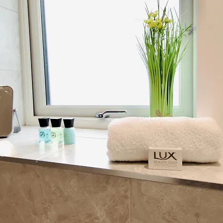 Hideaway House, Sleeps 9, With Parking Tatil Evi Bristol