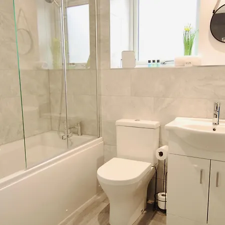 Holiday home Hideaway House, Sleeps 9, With Parking Bristol