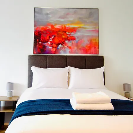 Hideaway House, Sleeps 9, With Parking *