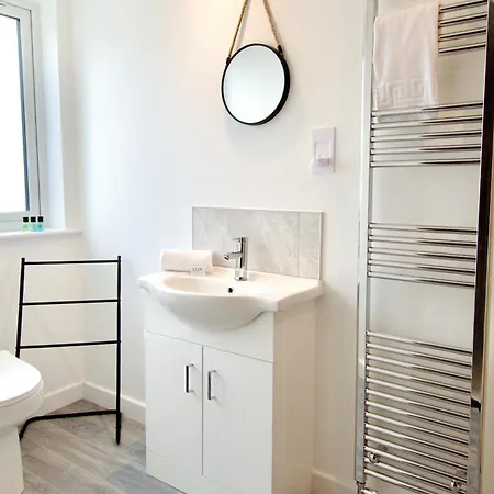 Hideaway House, Sleeps 9, With Parking