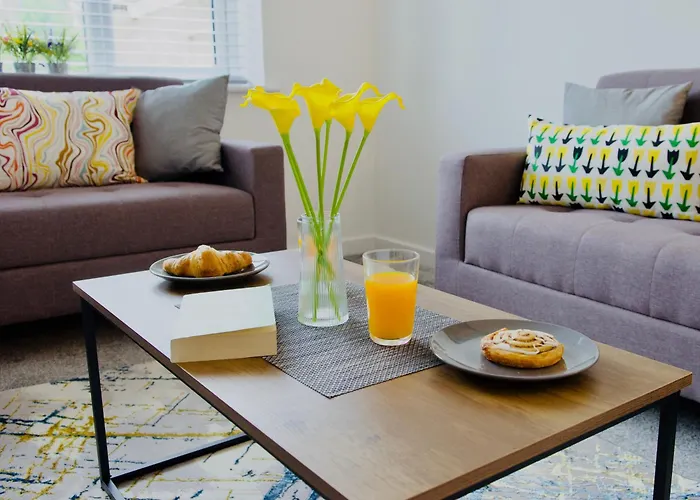 Hideaway House, Sleeps 9, With Parking *