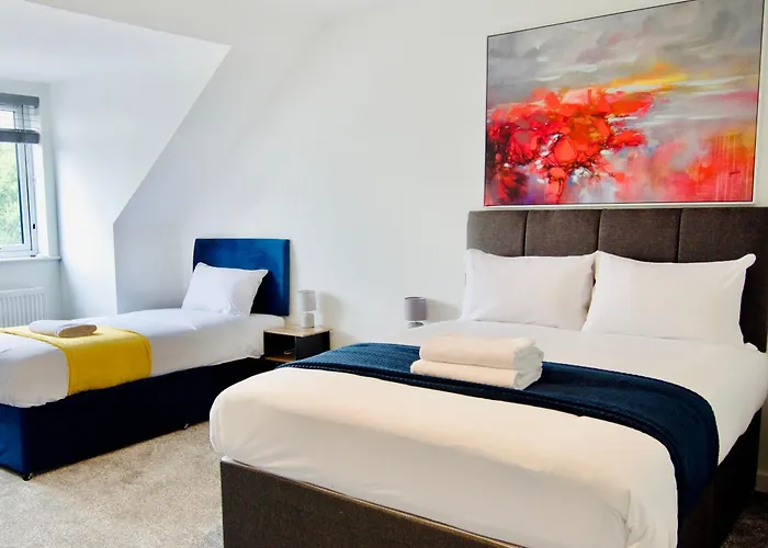 Semesterbostad Hideaway House, Sleeps 9, With Parking