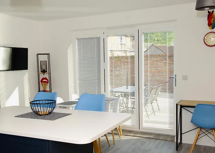 Будинок відпочинку Hideaway House, Sleeps 9, With Parking *